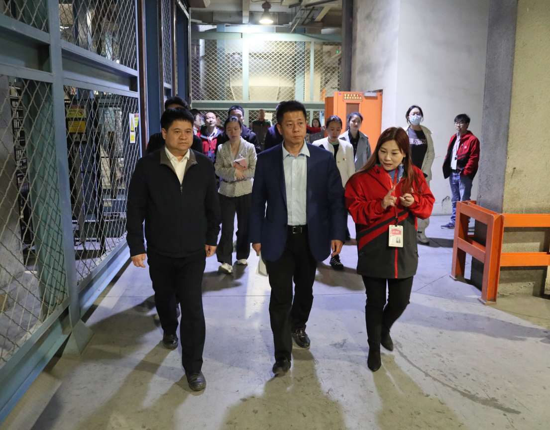 經開區工委副書記、組織人事部部長于淼一行蒞臨美巢參觀督導